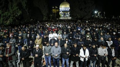 Photo of Najmanje 35.000 muslimana klanjalo teravih-namaz u Al-Aksi uprkos izraelskim ograničenjima