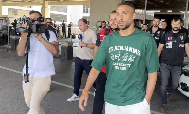 Cenk Tosun stigao u Istanbul, danas potpisuje za Fenerbahce