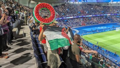 Photo of OI u Parizu: Fudbalski navijači istakli palestinsku zastavu u znak protesta protiv Izraela 
 OI u Parizu: Fudbalski navijači istakli palestinsku zastavu u znak protesta protiv Izraela
