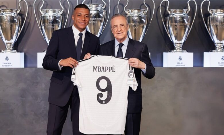 Kylian Mbappe potpisao petogodišnji ugovor s Real Madridom 
 Kylian Mbappe potpisao petogodišnji ugovor s Real Madridom