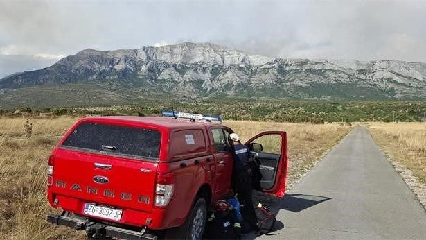 Gori na području Knina, Kijeva, te jedrenjak kod Šibenika