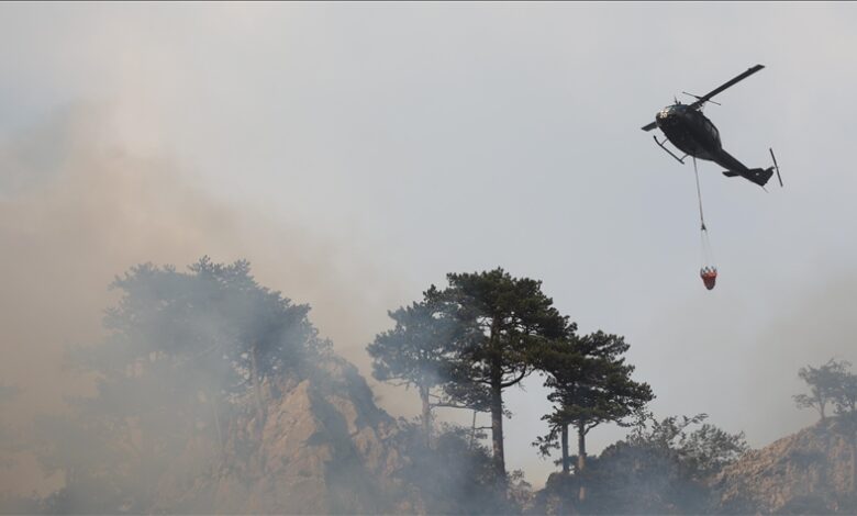 Nastavlja se gašenje požara na Tjentištu, uključili se i helikopteri iz Srbije