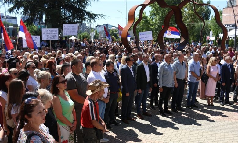 Srbi iz Severne Mitrovice mirno protestovali protiv otvaranja mosta