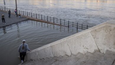 Photo of Vodostaj Dunava u Budimpešti raste, voda stigla do zgrade mađarskog parlamenta