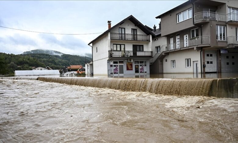 UPDATE - Najmanje 18 smrtno stradalih osoba uslijed poplava i klizišta u BiH 
 UPDATE - Najmanje 18 smrtno stradalih osoba uslijed poplava i klizišta u BiH