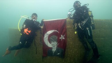 Photo of Povodom 101. godišnjice Republike: Turska zastava razvijena u dubinama jezera Van