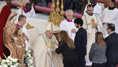 Photo of Papa Franjo kanonizirao 14 ljudi, pa pozvao na mir