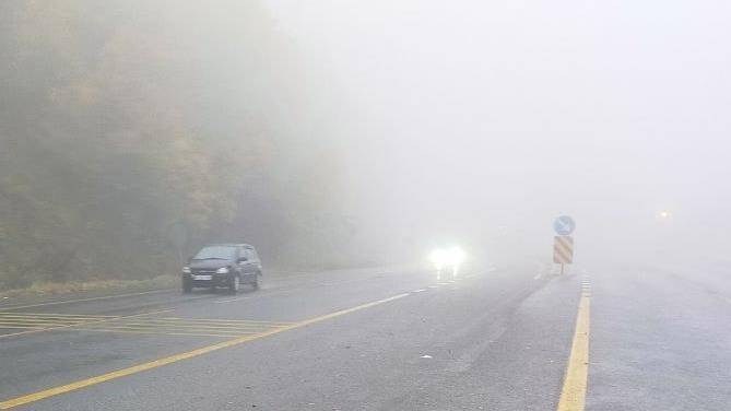 Magla i niska oblačnost smanjuju vidljivost na putevima na širem području Kladnja i Kalesije