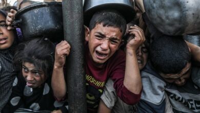 Photo of Palestinci u Gazi u redovima čekaju na obrok
                            
                                Palestinci u Gazi u redovima čekaju na obrok