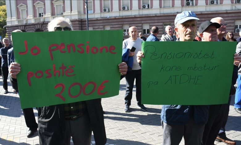 Albanija: U Tirani održan protest penzionera