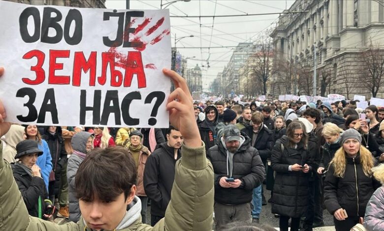 Masovni protesti građana na poziv studenata na “Generalni štrajk” širom Srbije