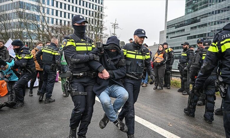 Amsterdamska policija uhapsila 190 demonstranata tokom blokade autoputa