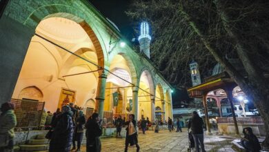 Photo of Muslimani večeras obilježavaju Lejletul-miradž 
 Muslimani večeras obilježavaju Lejletul-miradž