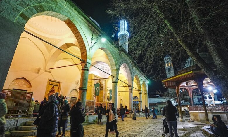 Muslimani večeras obilježavaju Lejletul-miradž 
 Muslimani večeras obilježavaju Lejletul-miradž