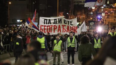 Photo of Studente koji su pešačili iz Beograda u Novom Sadu dočekalo hiljade građana