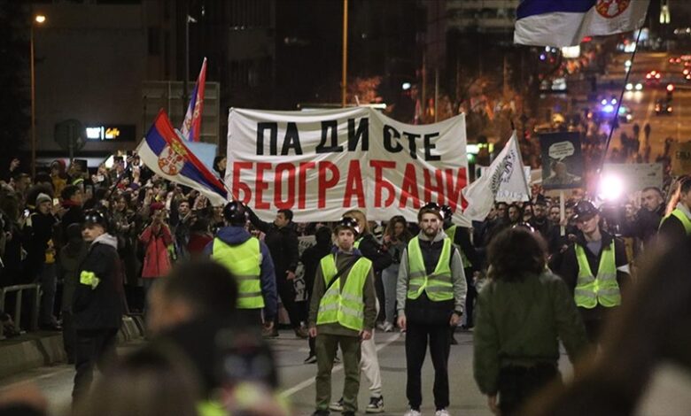 Studente koji su pešačili iz Beograda u Novom Sadu dočekalo hiljade građana