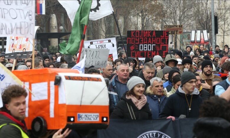 Radnici GSP-a i studenti zajedno u protestnoj šetnji u Beogradu