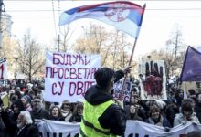 Photo of U Beogradu protest zbog pritisaka na zaposlene u školstvu koji podržavaju studente u blokadi