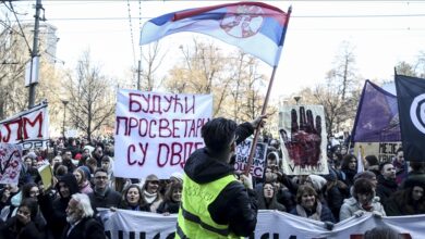 Photo of U Beogradu protest zbog pritisaka na zaposlene u školstvu koji podržavaju studente u blokadi