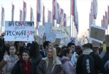 Photo of Studenti i građani u Novom Sadu nastavljaju blokadu Mosta slobode