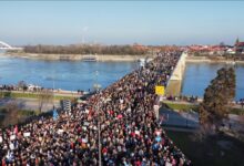 Photo of Širom Srbije i danas odavanje počasti stradalim u Novom Sadu i protestne šetnje