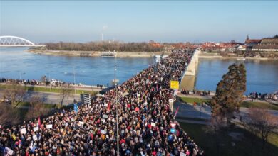 Photo of Širom Srbije i danas odavanje počasti stradalim u Novom Sadu i protestne šetnje