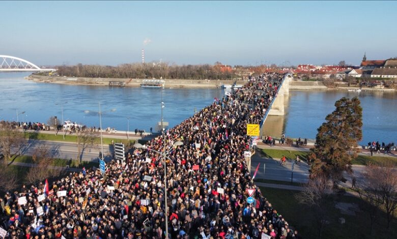 Širom Srbije i danas odavanje počasti stradalim u Novom Sadu i protestne šetnje